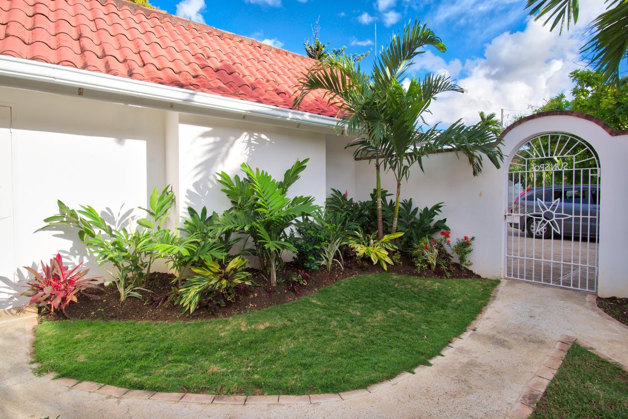 Sunspot Villa ランアウェイ・ベイ エクステリア 写真
