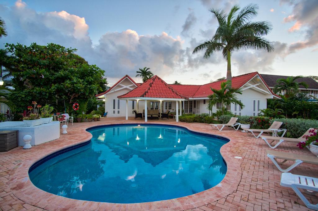 Sunspot Villa ランアウェイ・ベイ エクステリア 写真