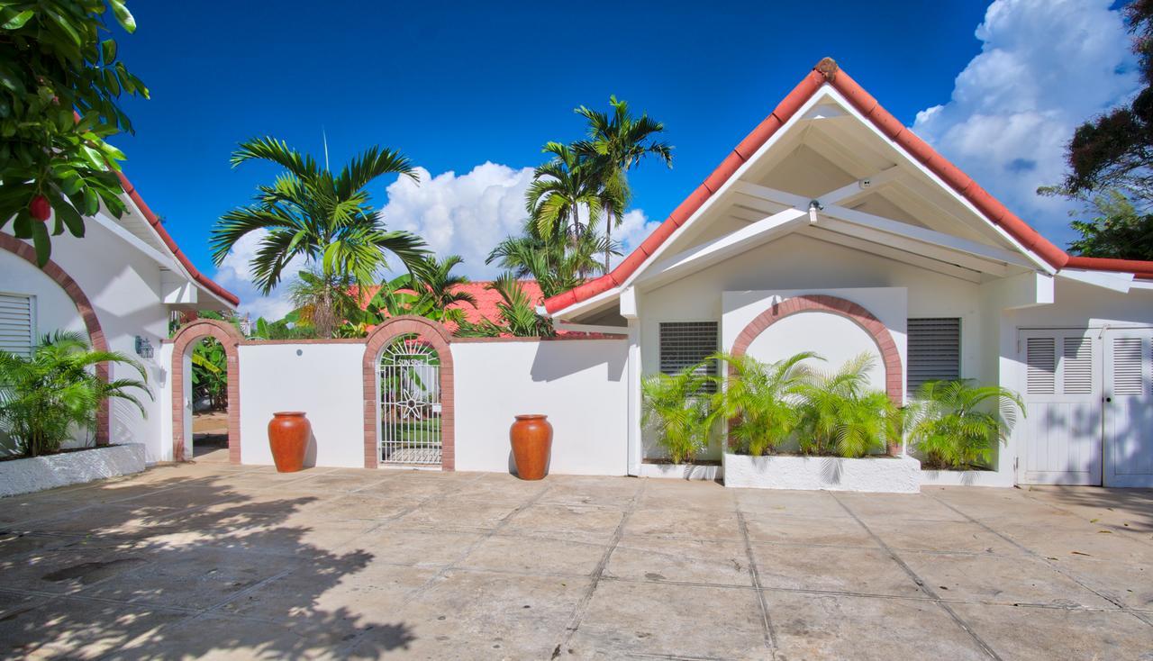 Sunspot Villa ランアウェイ・ベイ エクステリア 写真