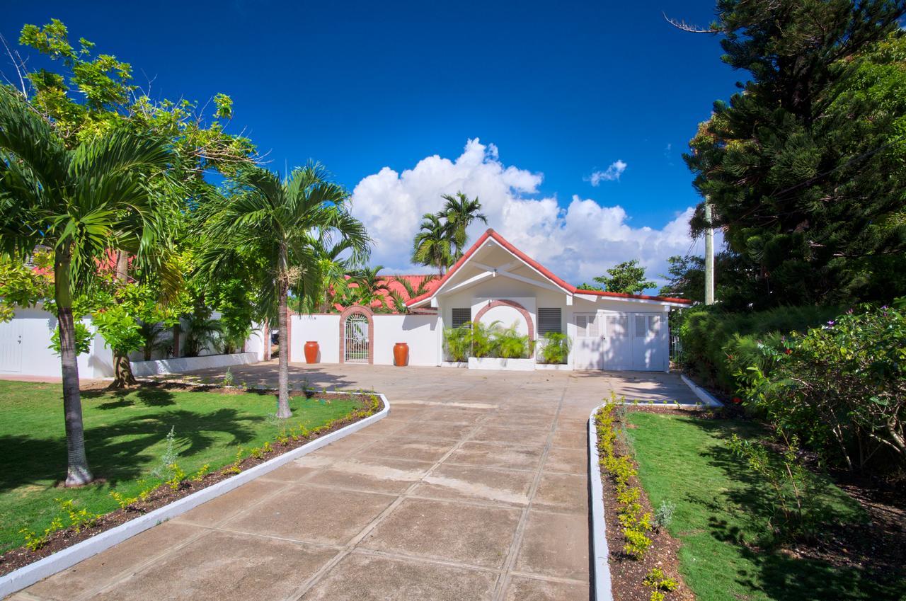 Sunspot Villa ランアウェイ・ベイ エクステリア 写真