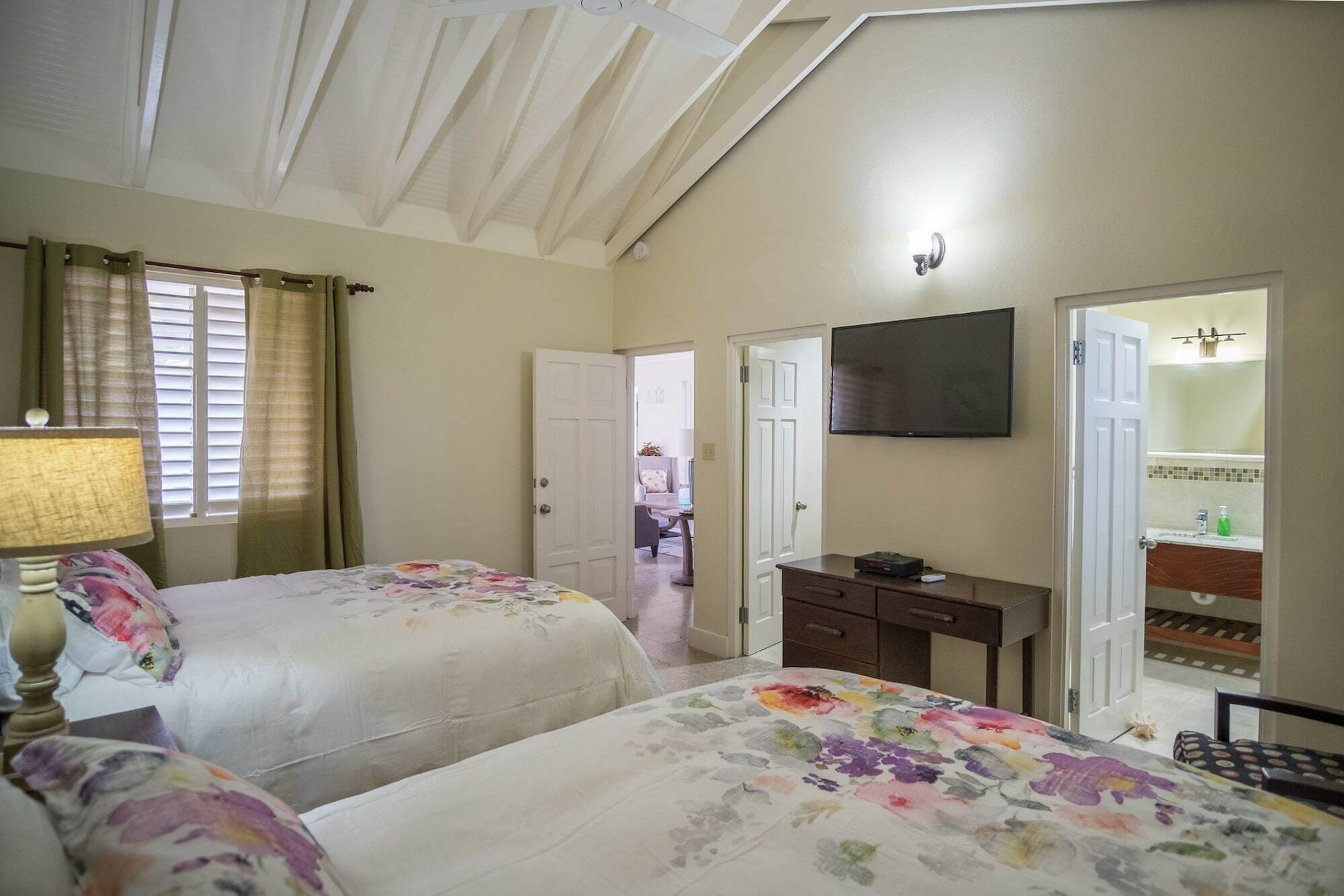 Sunspot Villa ランアウェイ・ベイ エクステリア 写真